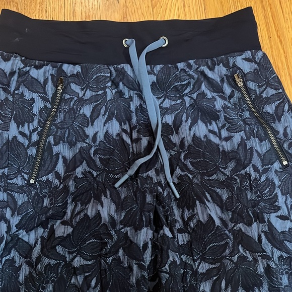 Athleta Trekkie North Printed Jogger - Picture 4 of 6